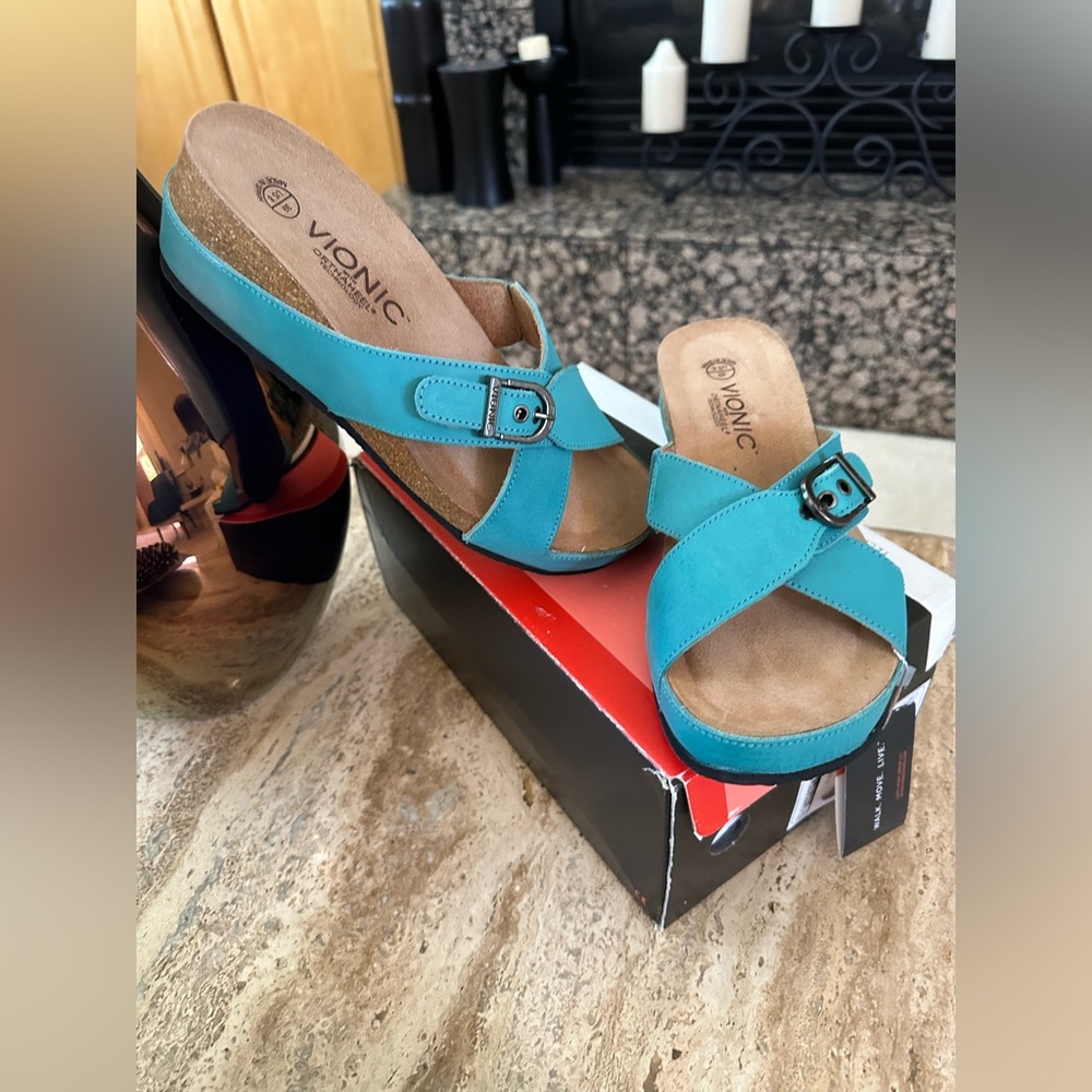 Vionic Orthaheel orthotic leather wedge Mallorca 8M teal BRAND NEW NWT mid heel